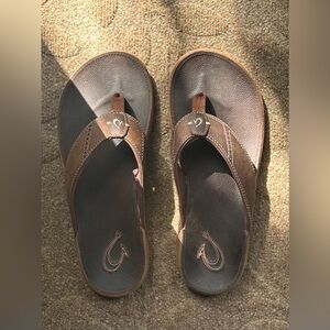 OluKai Nui Men’s Dark Brown Leather Size 10